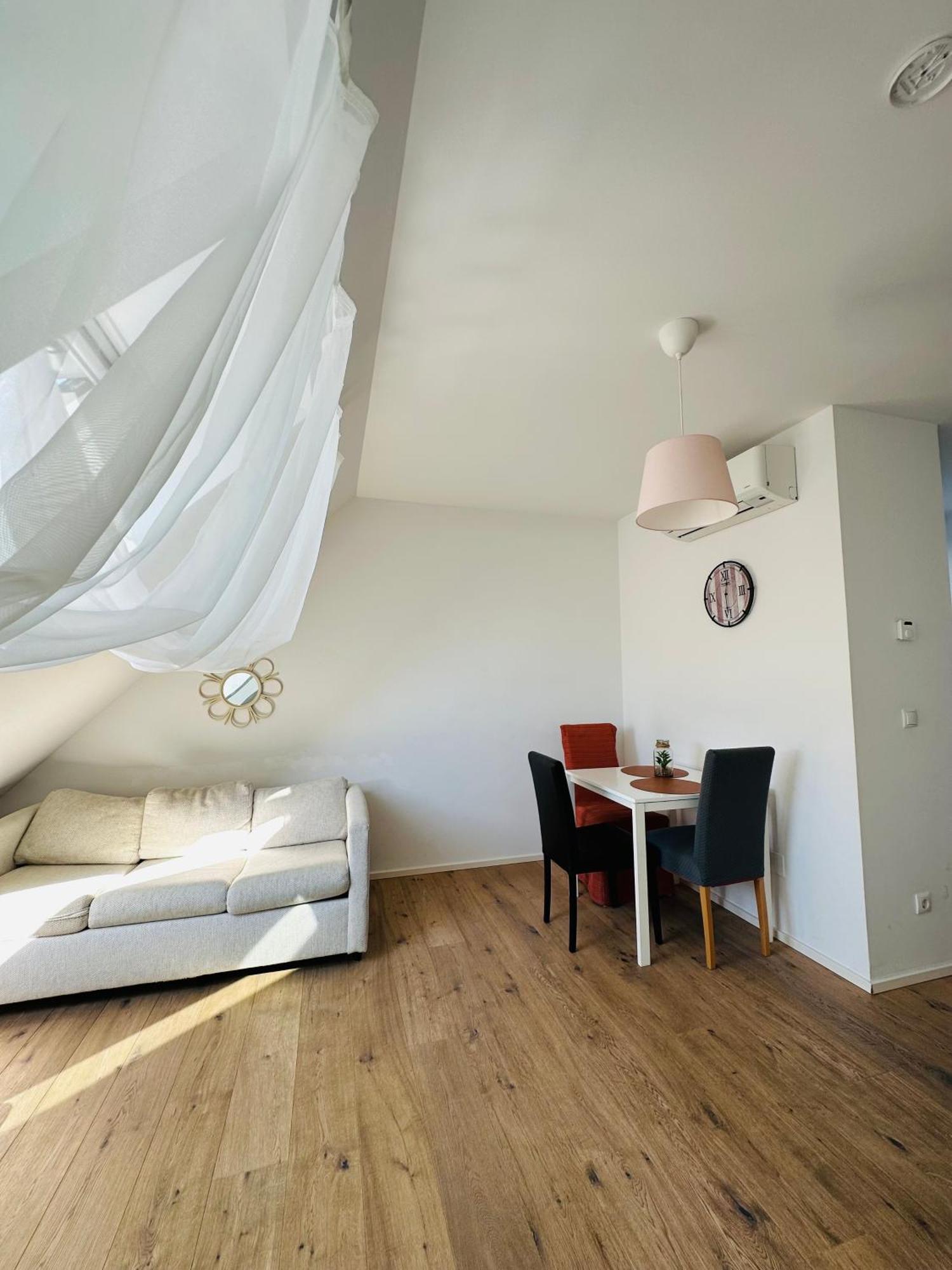 Double Floor Apartment Wina Bagian luar foto