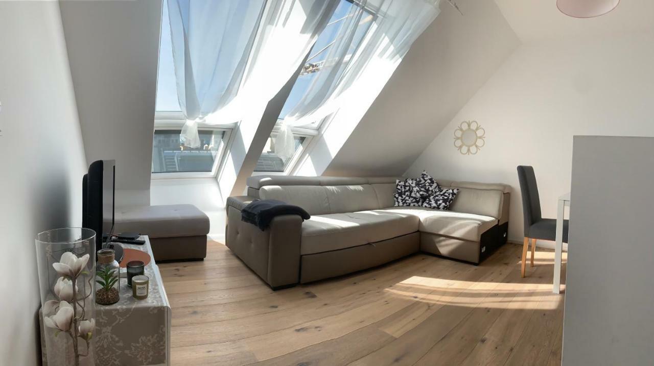 Double Floor Apartment Wina Bagian luar foto