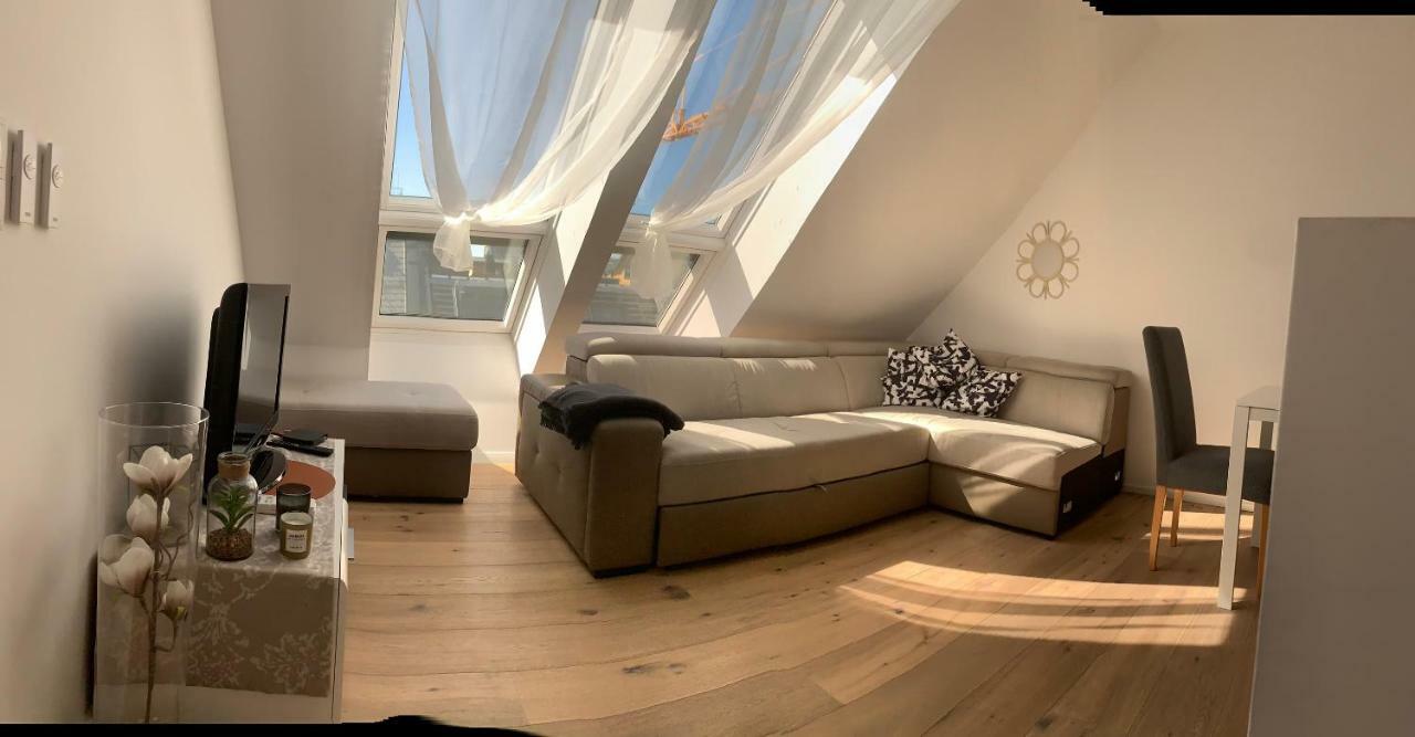 Double Floor Apartment Wina Bagian luar foto